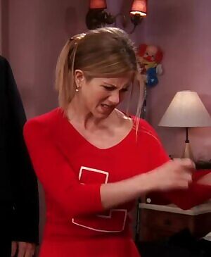 Jennifer Aniston almost giving us a peek