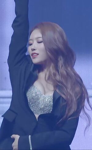 Lovelyz _ Mijoo cleavage at showcase