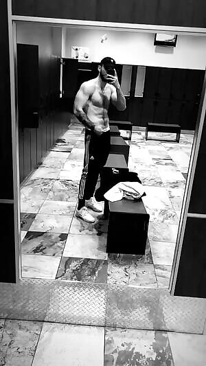 Mild Mondays at the gym 😋 wanna workout with me?