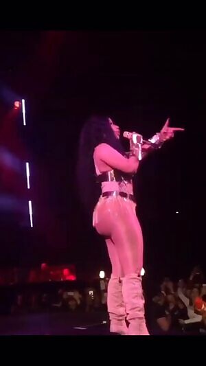 Nicki is super thicki
