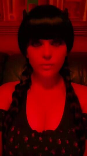 I'll eat you up 🖤