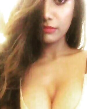 Yes, Poonam Pandey wants us to jerk to her