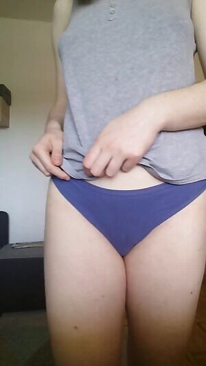 Roses are red. Violets are blue. I'm bored so I post nudes for you.