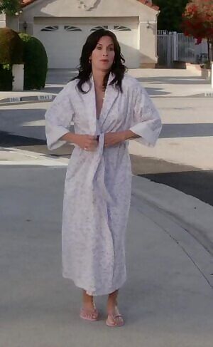 Courtney cox flashing her bra and panties on cougar town