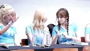 Wjsn - Youreum wants a kiss from Chengxiao