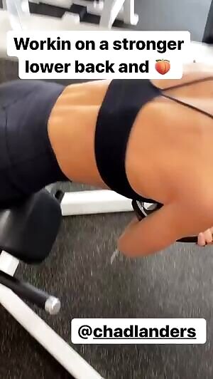 Sarah Hyland's been working out her ass; let's help her stretch it out