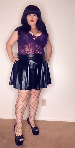 New To Kink? Don’t Be Shy... Mommy Will Guide You With My Experience And Knowledge... EXPECTED? I Will Push Your Limits And Make You Beg For More.