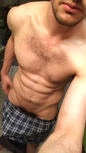 Get you a man who whips it out in the kitchen 😘