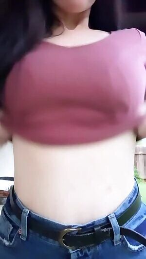 I hope everyone had a good Saturday! Here’s an outside TittyDrop 🥰