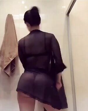 Irresistible, womanly proportions Y u l l i e t T o r r e s